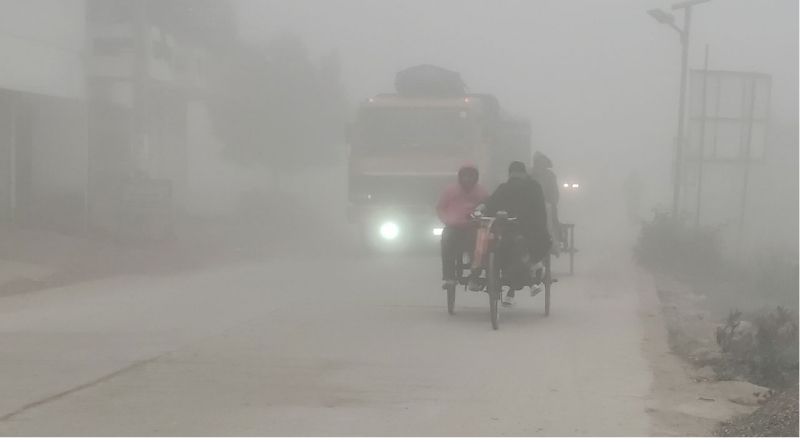 দিনাজপুরে পাঁচ দিন ধরে দেখা মিলছে না সূর্যের