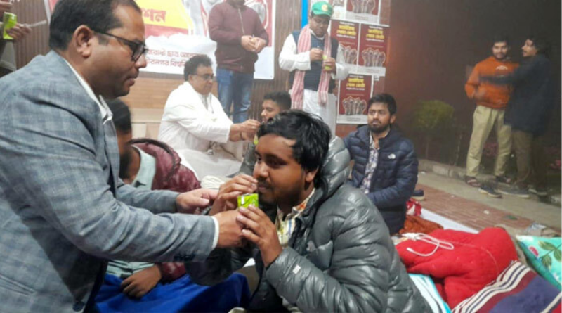 ১৯ ঘণ্টা পর উপাচার্যের আশ্বাসে জাবি শিক্ষার্থীদের অনশন স্থগিত