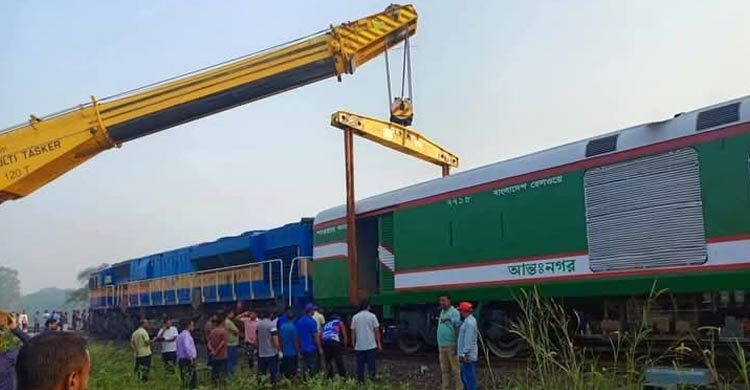 ঈশ্বরদীতে পঞ্চগড় এক্সপ্রেস লাইনচ্যুত, তিন ঘণ্টা বন্ধ ট্রেন চলাচল