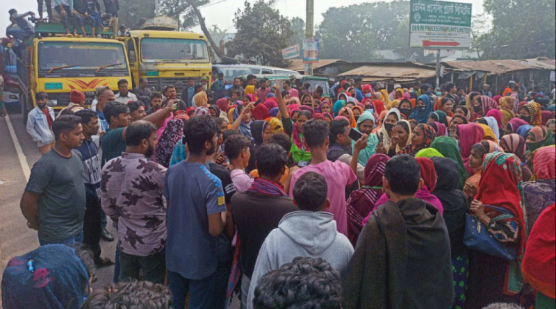 ঢাকা-চট্টগ্রাম মহাসড়ক অবরোধ করে পাটকল শ্রমিকদের বিক্ষোভ
