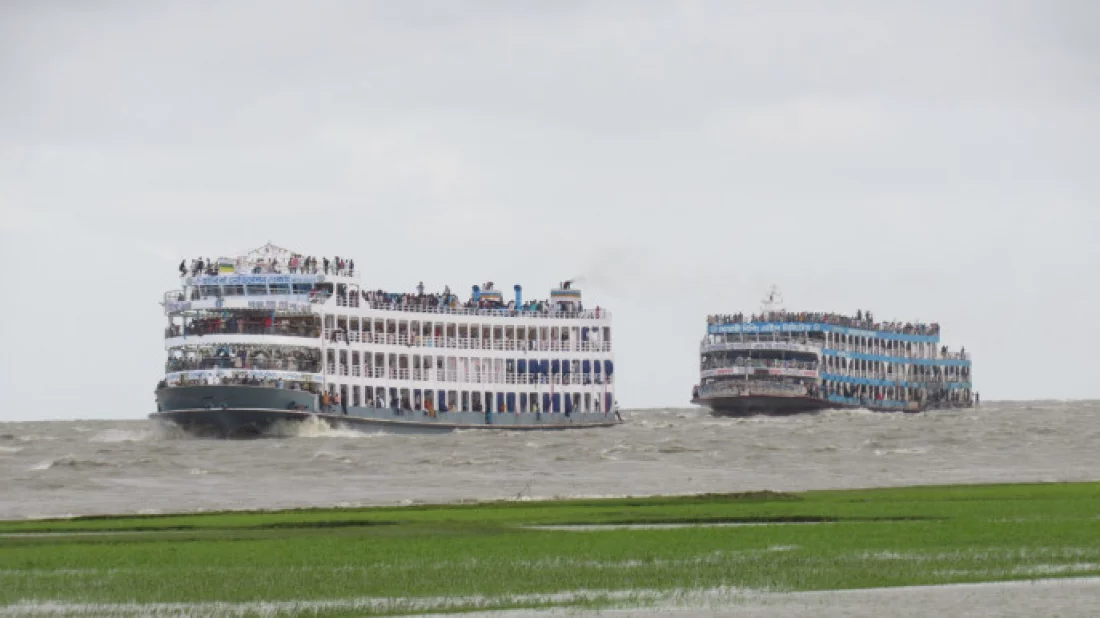 বৈরী আবহাওয়ায় ভোলা থেকে ১০ রুটে নৌযান চলাচল বন্ধ