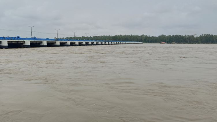 ১২ জেলায় বন্যার চোখ রাঙানি, খুলে দেওয়া হয়েছে তিস্তার ৪৪টি গেট