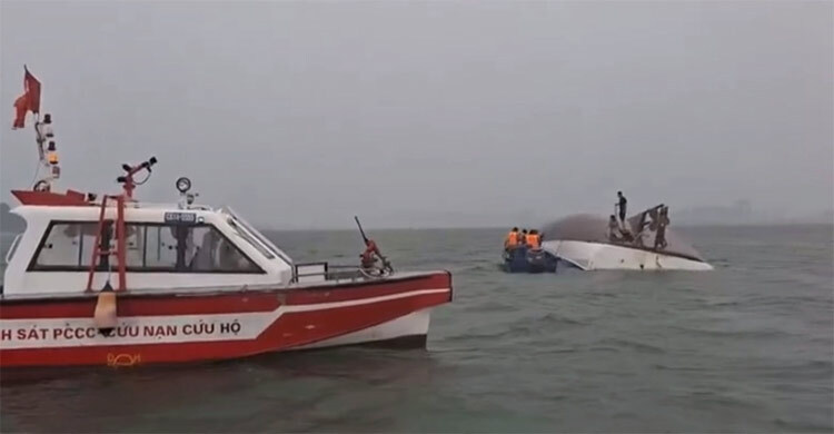 ভিয়েতনামে পর্যটকবাহী নৌকা ডুবে ৩৪ জনের মৃত্যু, নিখোঁজ ৮