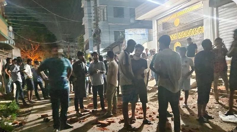 গভীর রাতে চবি এলাকায় শিক্ষার্থী ও স্থানীয়দের মধ্যে সংঘর্ষে আহত ৩২