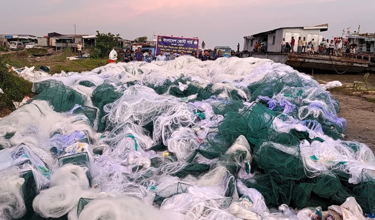 দোহারে কোস্ট গার্ডের অভিযানে ৪১৩ কোটি টাকার অবৈধ জাল জব্দ