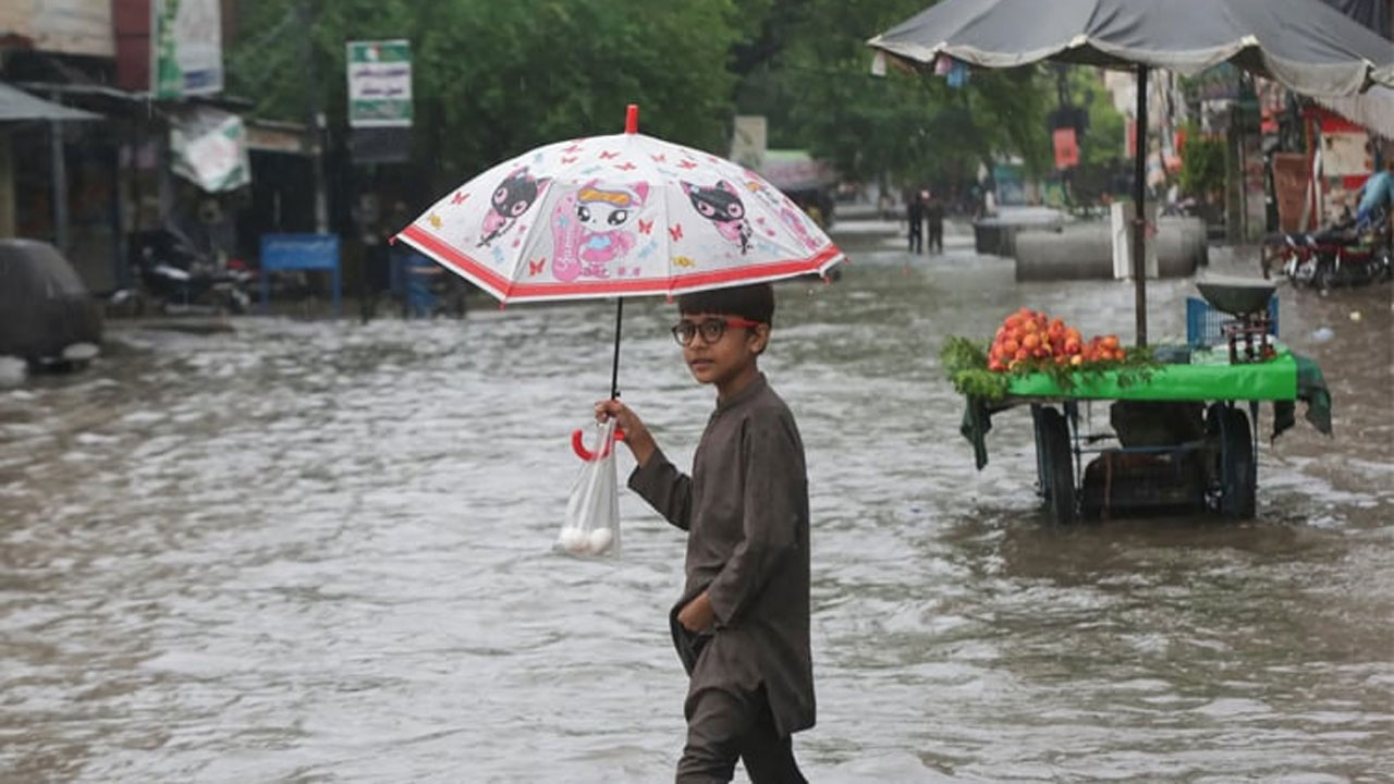 পাকিস্তানে ভারী বৃষ্টিপাতে ২৩ জনের মৃত্যু