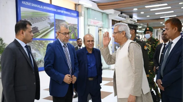 মালয়েশিয়ার উদ্দেশে ঢাকা ছাড়লেন প্রধান উপদেষ্টা