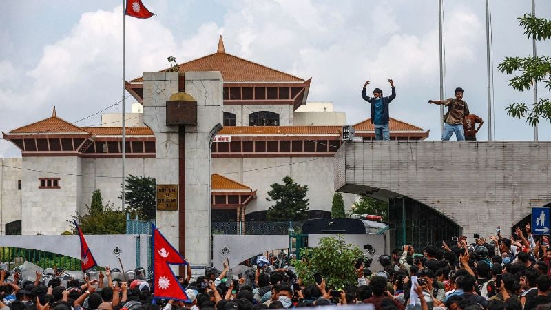 বিক্ষোভে অগ্নিগর্ভ নেপালে নিহত ১৪ কারফিউ জারি, সেনা মোতায়েন