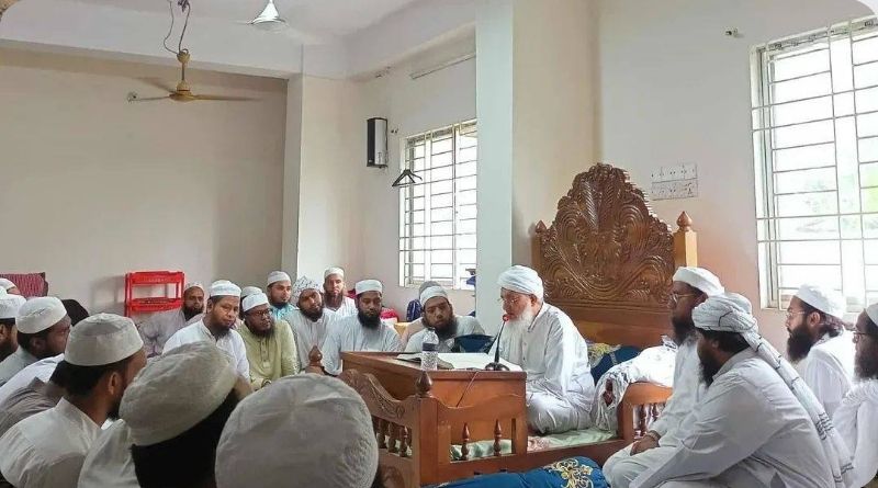 জামিআ ইকরায় দরস প্রদান করলেন মুফতি সালমান মানসুরপুরী