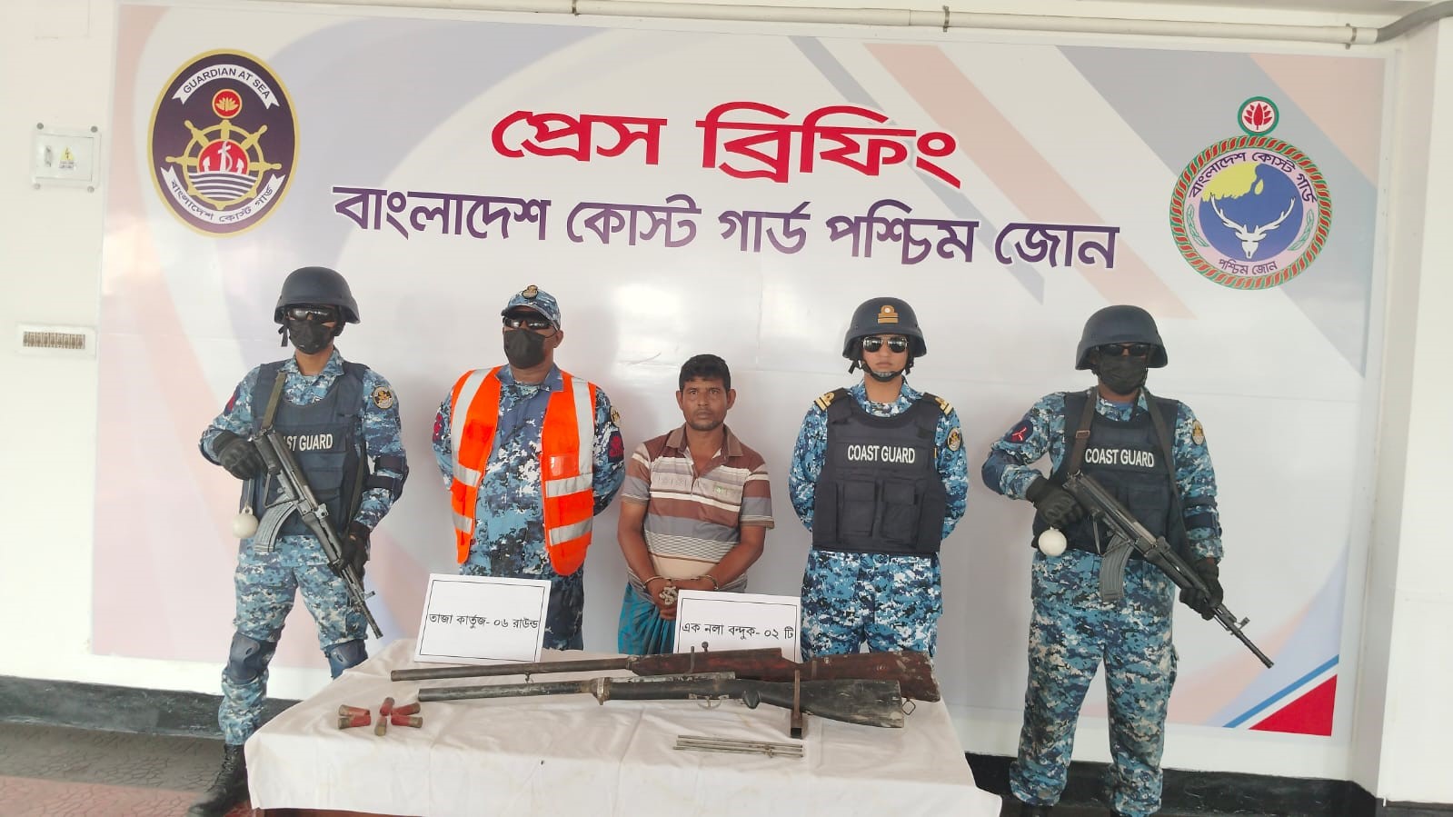 সুন্দরবনে আগ্নেয়াস্ত্রসহ বনদস্যু বাহিনীর প্রধান আটক