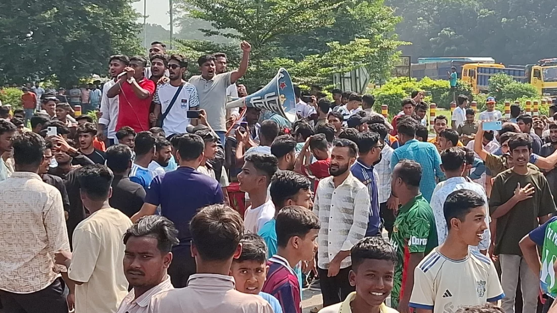 টাঙ্গাইলকে ঢাকা বিভাগেই রাখার দাবিতে যমুনা সেতু মহাসড়ক অবরোধ