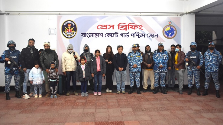 সুন্দরবনের দুর্ঘটনাকবলিত জাহাজ থেকে ৪৪ পর্যটক উদ্ধার