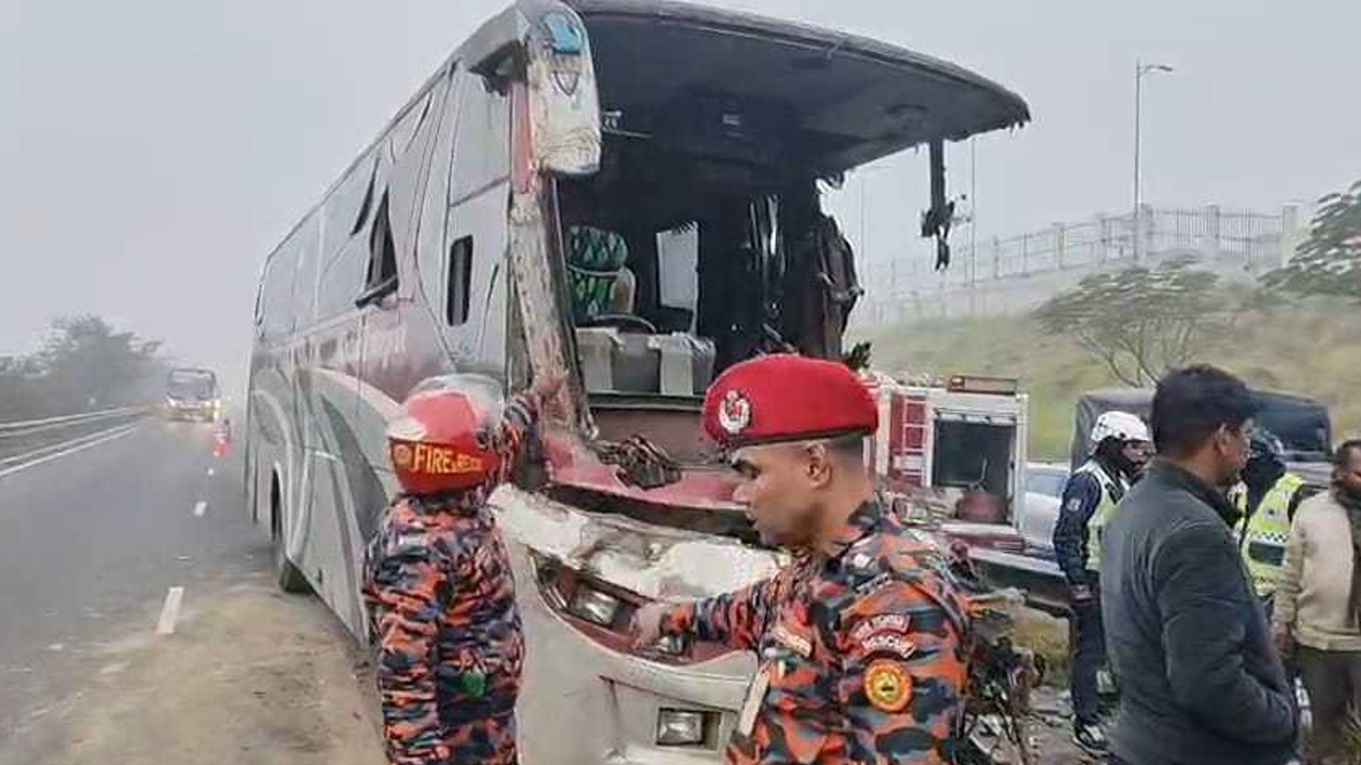 ঢাকা-মাওয়া এক্সপ্রেসওয়েতে দুর্ঘটনা: নিহত ১, আহত ১৫