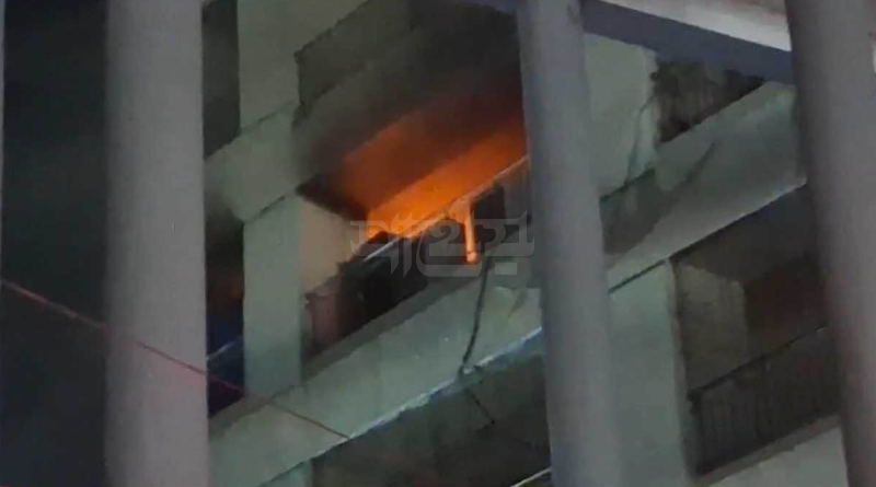বরিশাল মেডিকেল কলেজ হাসপাতালে আগুন, ২ বৃদ্ধের মৃত্যুর খবর