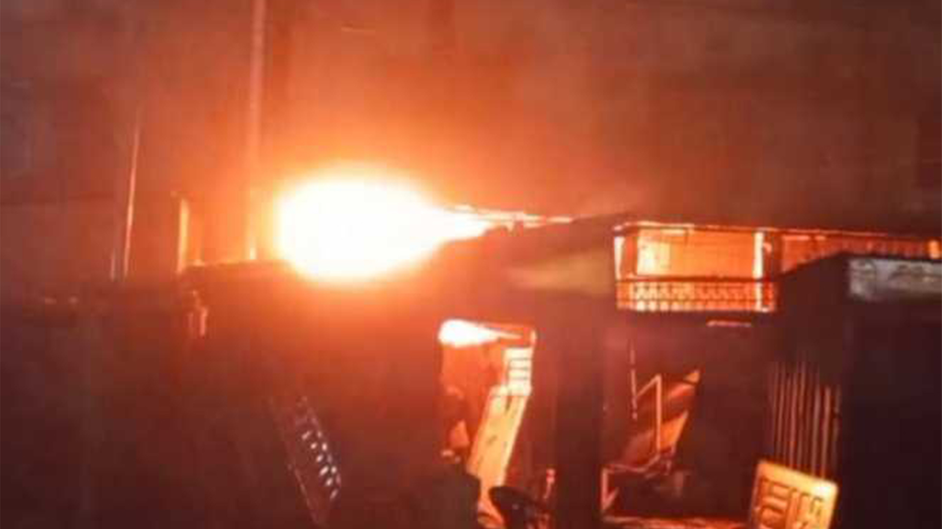 ফতুল্লায় সোয়েটার কারখানায় ভয়াবহ আগুন