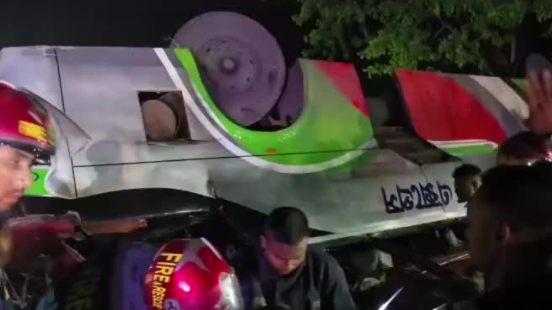 কুমিল্লায় উল্টে গেল যাত্রীবাহী বাস, সাংবাদিকসহ আহত একাধিক