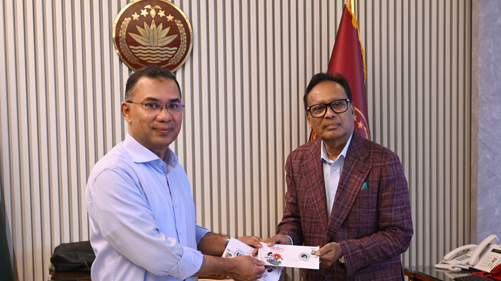 স্বাধীনতা দিবস ঘিরে স্মারক ডাক টিকেট উন্মোচন প্রধানমন্ত্রীর