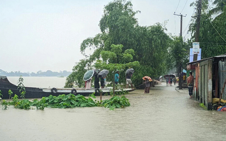 উত্তরে রেকর্ড বৃষ্টিপাত, তিন জেলায় বন্যার আশঙ্কা